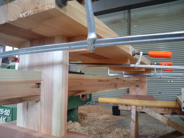 木製ベンチの造作仕事